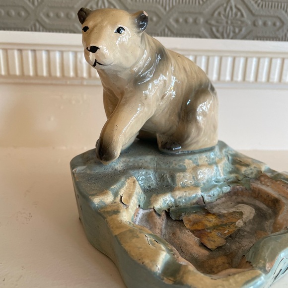 Vintage Ashtray Alaska Ceramic Painted Polar Bear on ￼Ice - Picture 2 of 8